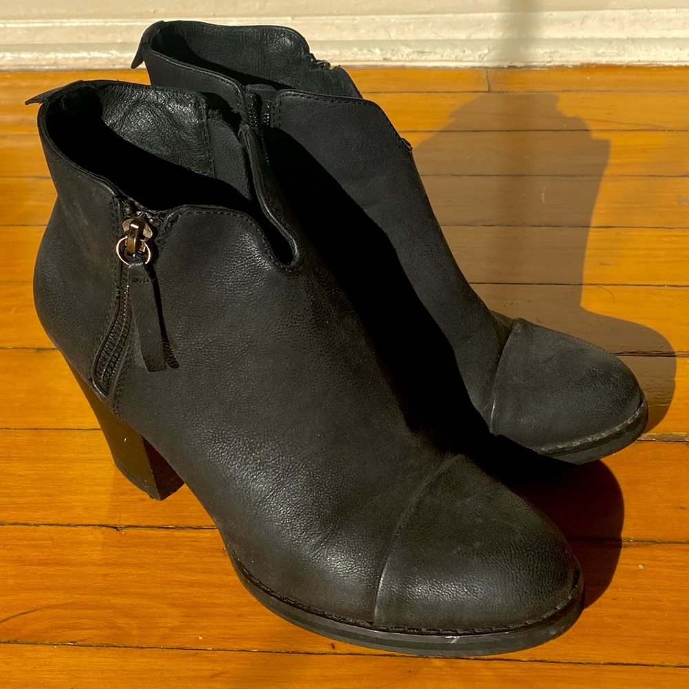 Cute Chelsea Crew Black Ankle Boots
